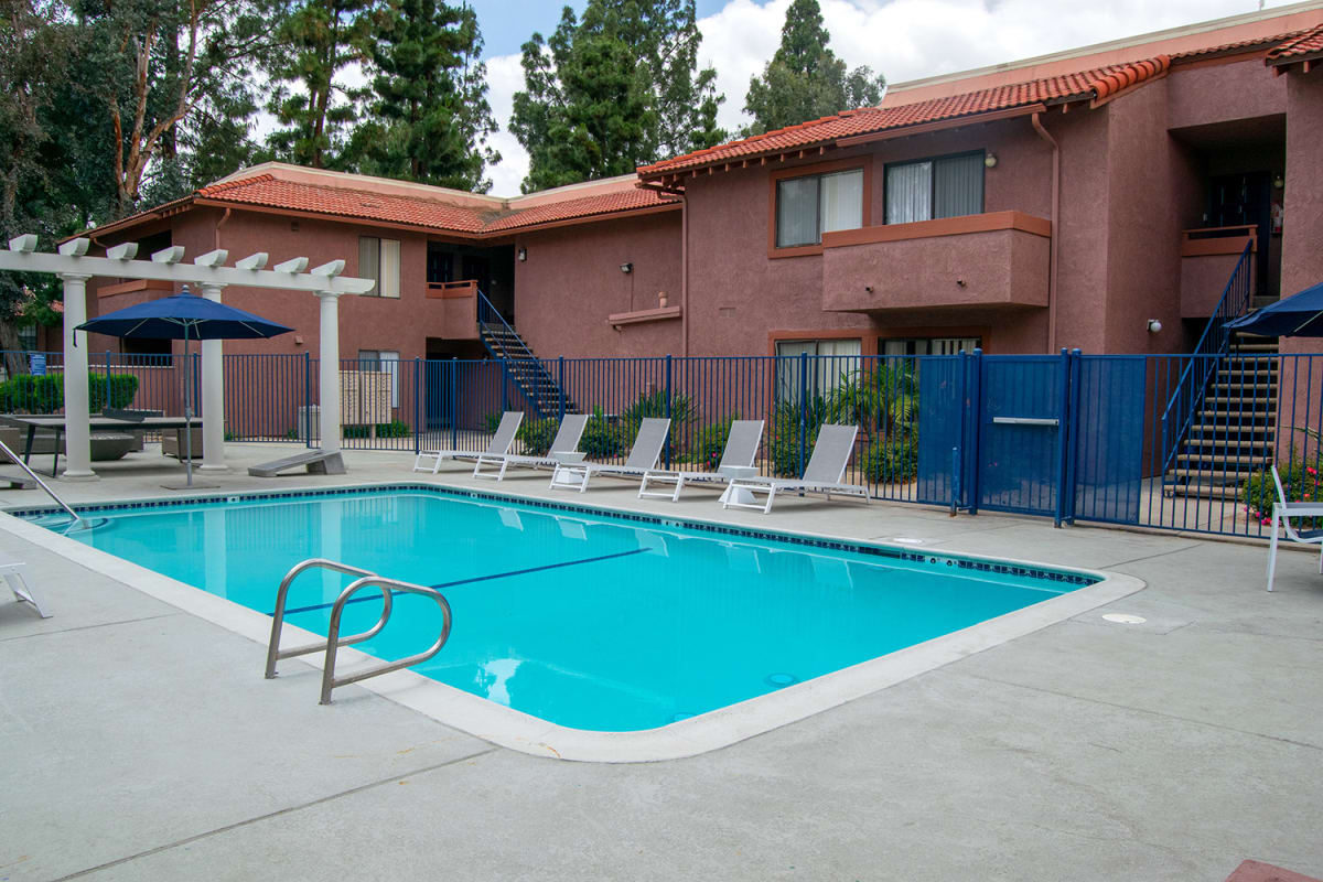 Apartments for Rent near UCR Summer Meadows Photos